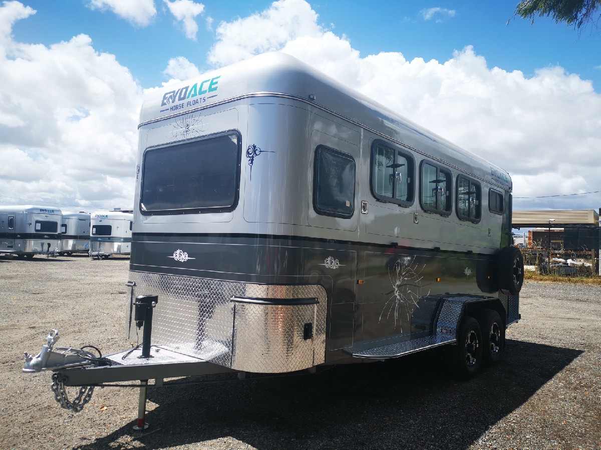 3 horse angle load Camper Luxery