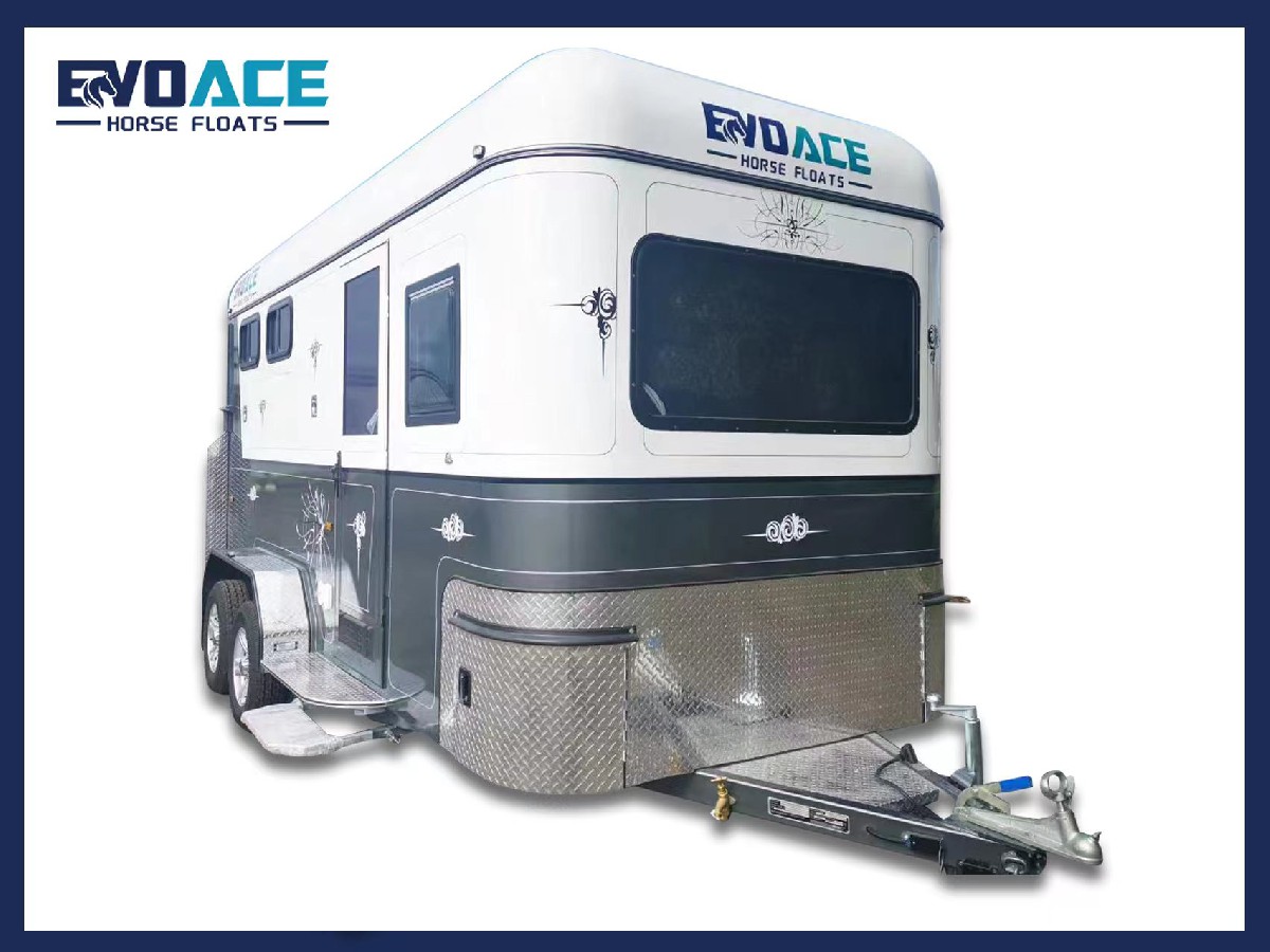 2 horse angle load Camper Luxery float with front bunk and bigger horse bays