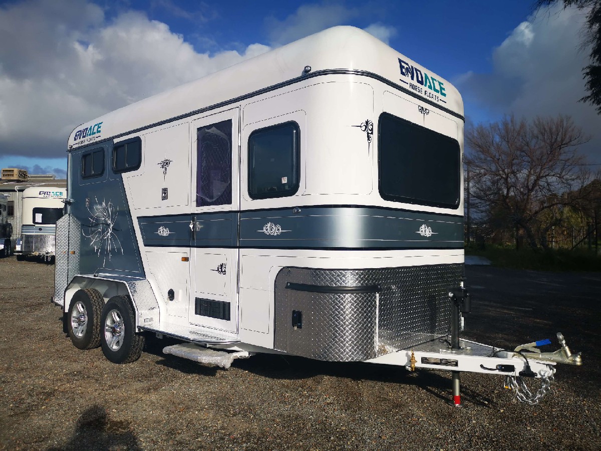 2 horse angle load Camper Luxery float with front bunk