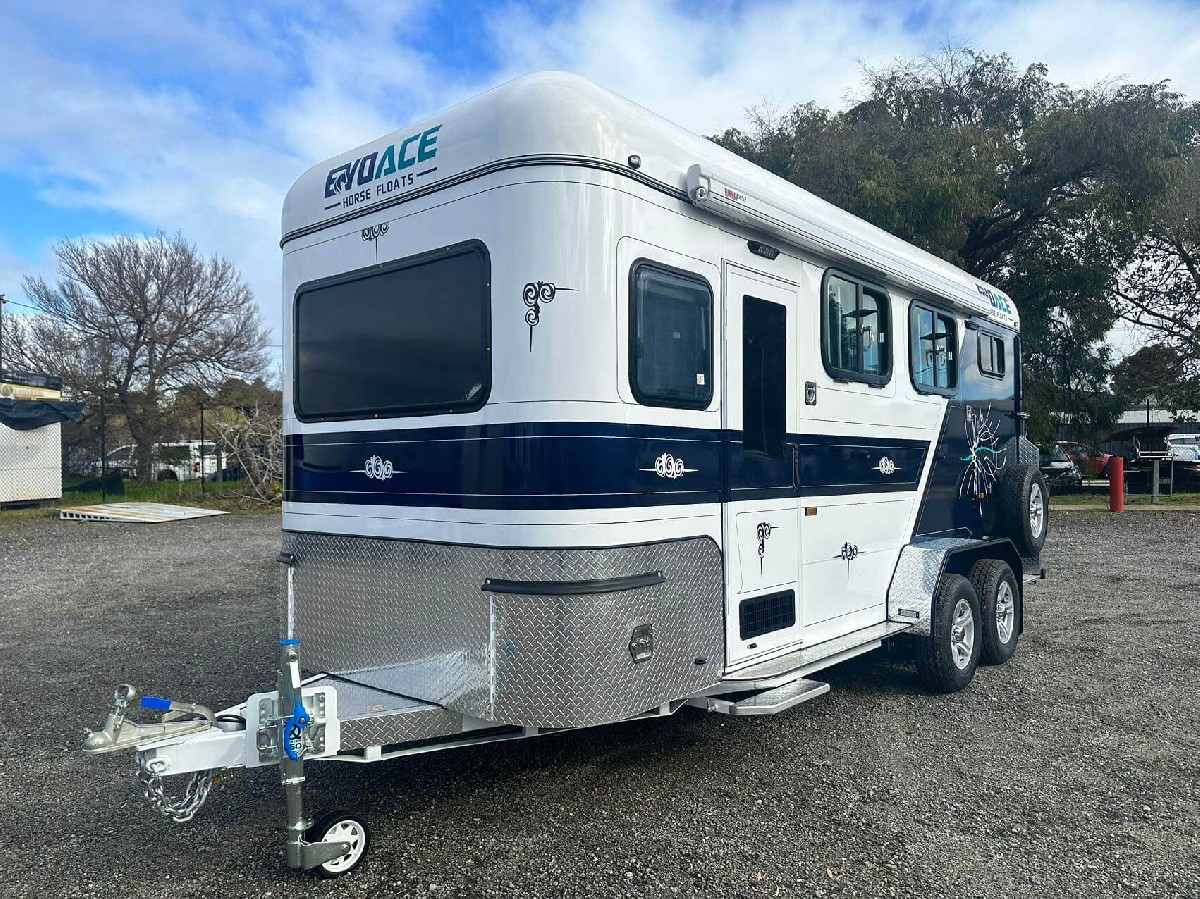 2HAL Overnighter Front bunk Bigger bay