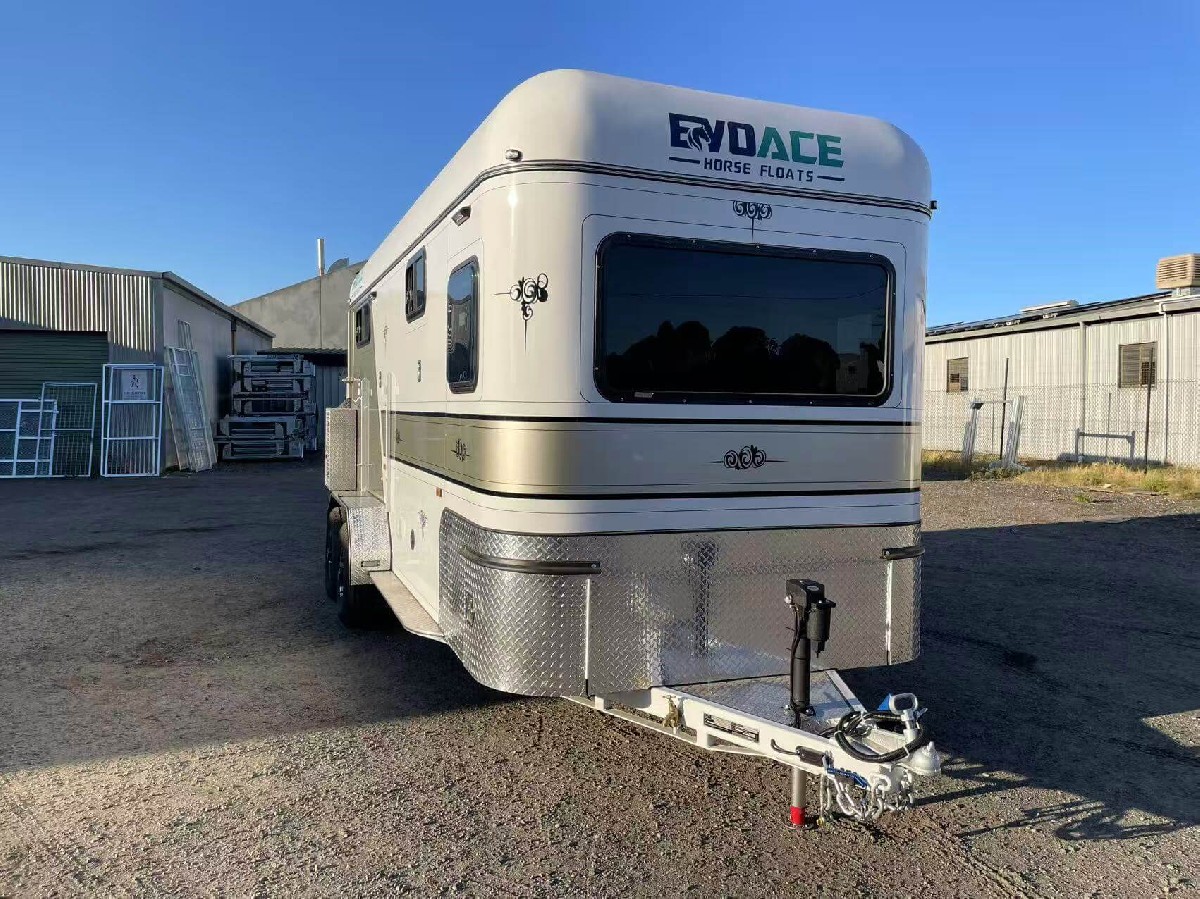 V208 2HAL Overnight Camper Front bunk 800*2500